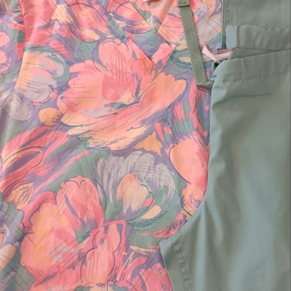 scrub set - Picture 2 of 2